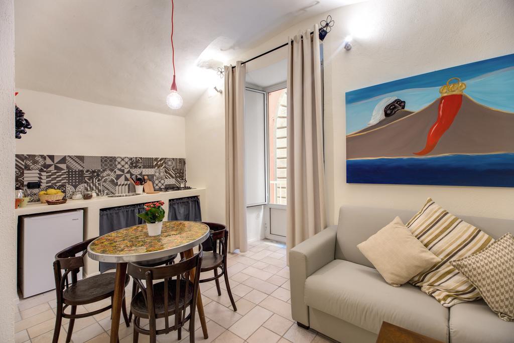 Vico Street Apartment Naples Room photo
